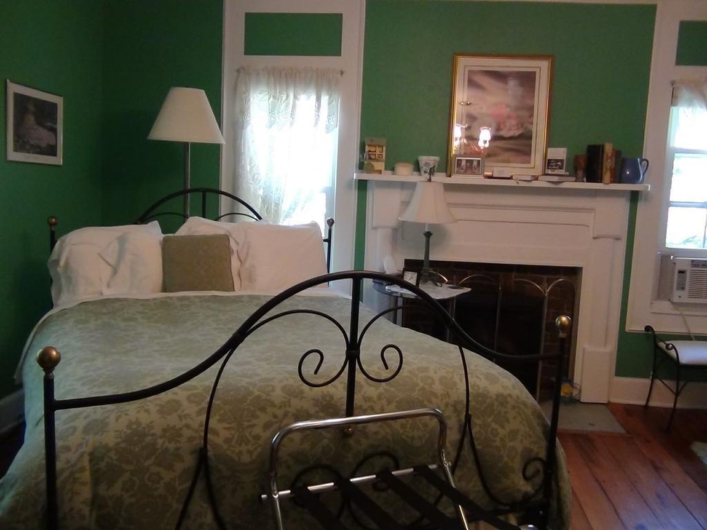 Buffalo Tavern Bed And Breakfast West Jefferson Quarto foto